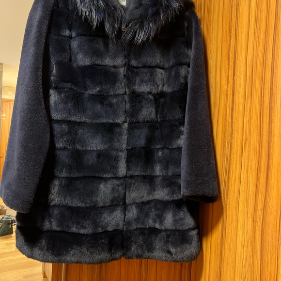 Elegant Navy Real Fur Hooded Jacket - Picture 11 of 12
